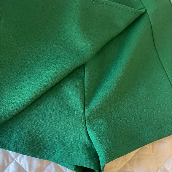 Green skort, can be dressed up or down with casual T or dressy top & heels - Picture 6 of 7